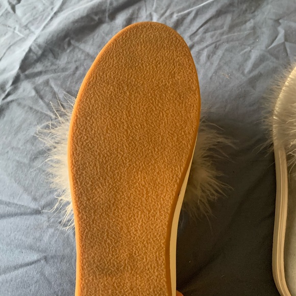 ‼️SOLD - Steve Madden fluff slip on - Picture 5 of 5